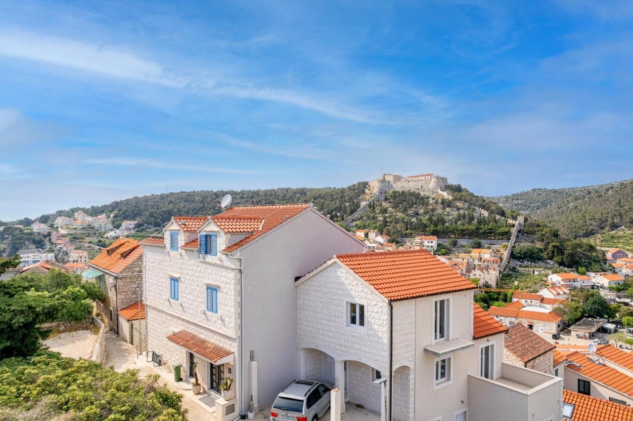 Villa Capitis In The Center- Exclusive Apartment 赫瓦尔 外观 照片
